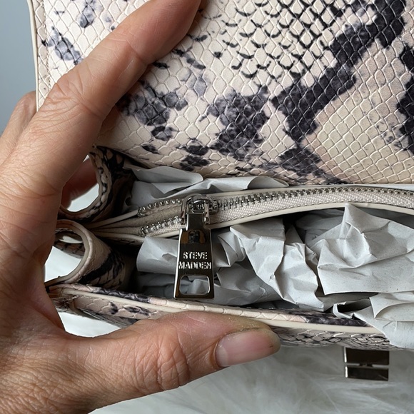 Steve Madden Bkiarra Natural Crossbody Purse - Picture 6 of 10